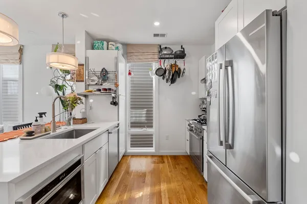 $4,400 | 49 Rogers Street, Unit 7, Boston, MA 02127