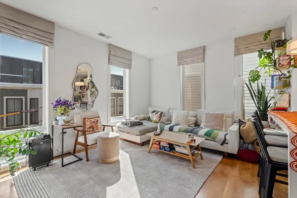 $4,400 | 49 Rogers Street, Unit 7, Boston, MA 02127