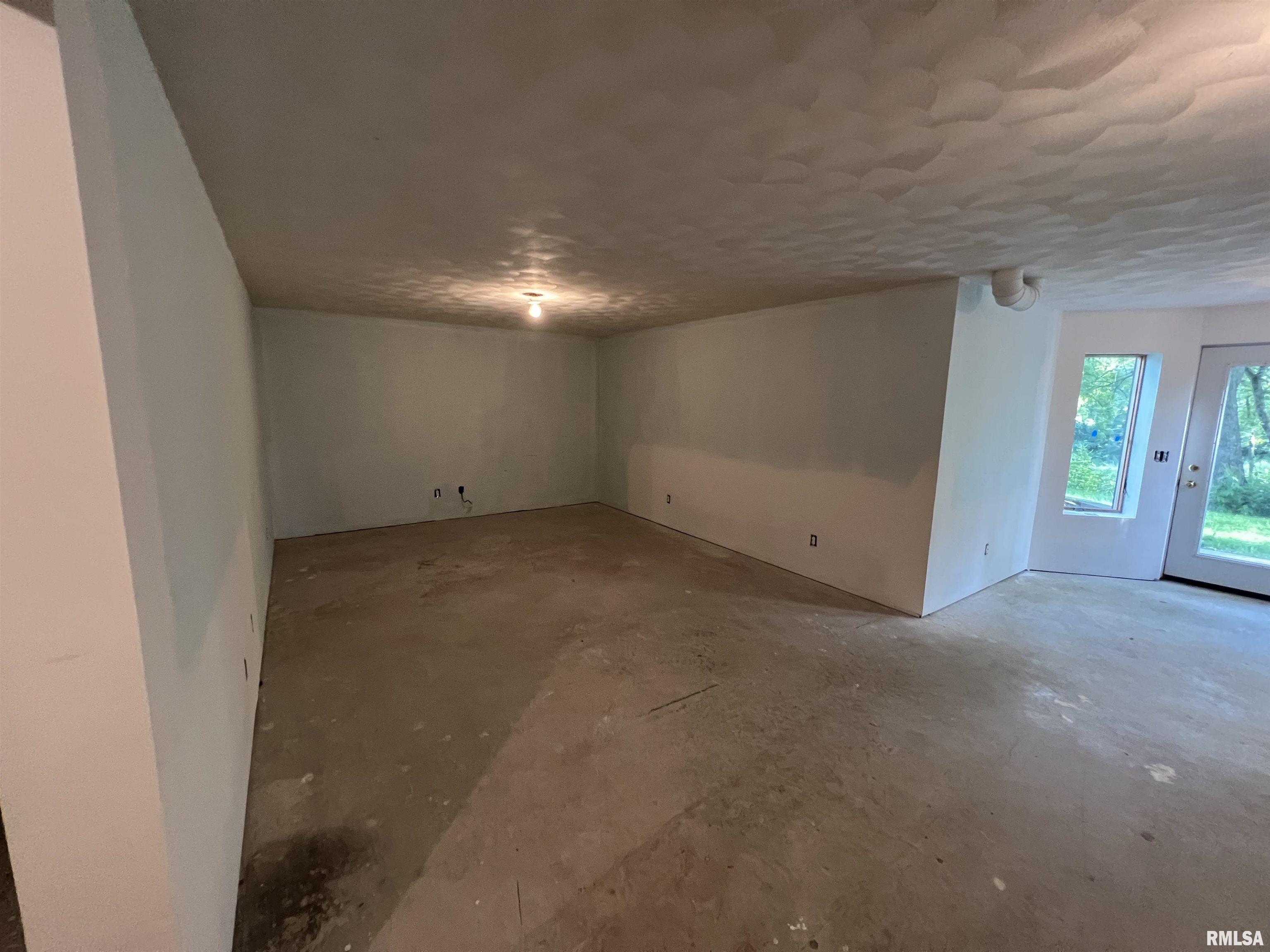 14 Hickory Hills Road Geneseo, IL 61254 - Photo 8 of 10 Gallery Image 8
