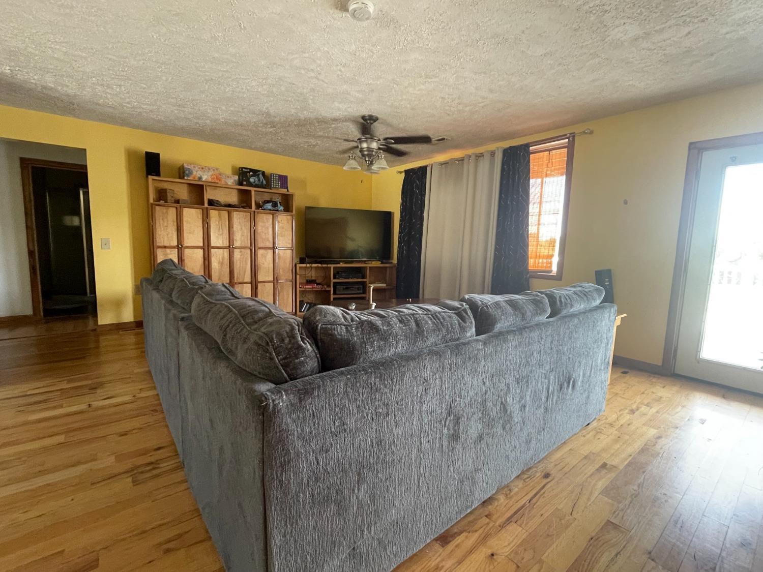 12302 Bennett Road Florence, IN 47020 - Photo 11 of 39 Living Room