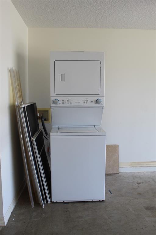 2422 Southeast 33rd Street Okeechobee, FL 34974 - Photo 19 of 32 a utility room with dryer and washer