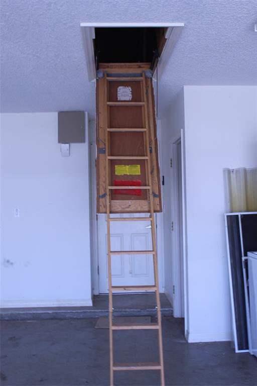 2422 Southeast 33rd Street Okeechobee, FL 34974 - Photo 20 of 32 a view of walk in closet