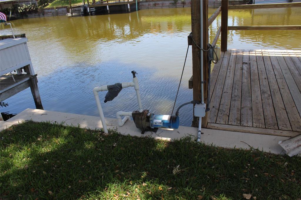 2422 Southeast 33rd Street Okeechobee, FL 34974 - Photo 7 of 32 a view of a house with a ocean view