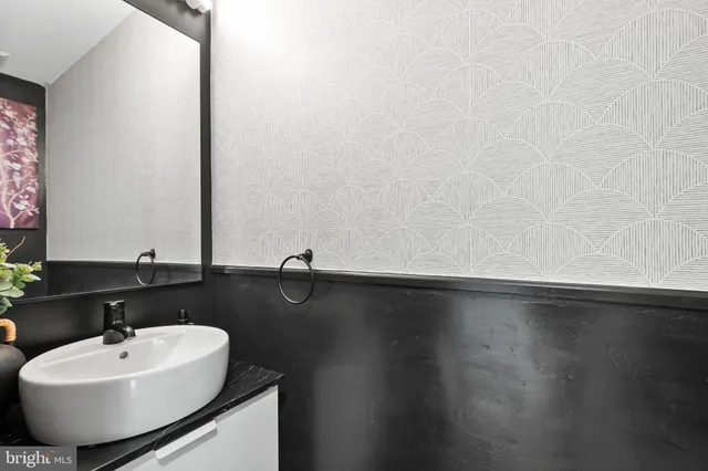 a view of utility room