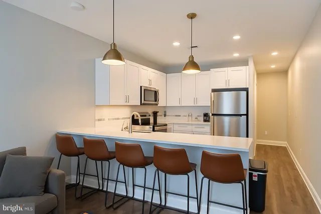 $1,900 | 168 Haddon Avenue, Unit A, West Berlin, NJ 08091