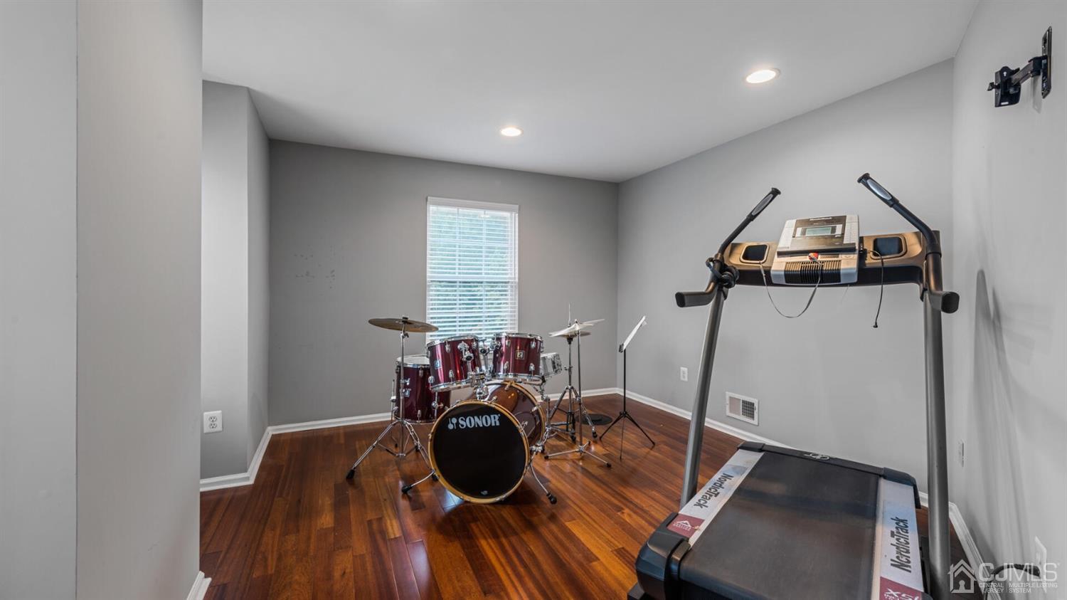 68 Timber Ridge Road North Brunswick, NJ 08902 - Photo 20 of 37 a view of a living room and dining room