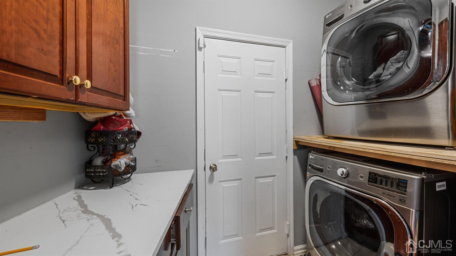 68 Timber Ridge Road North Brunswick, NJ 08902 - Photo 24 of 37 a utility room with sink dryer and washer
