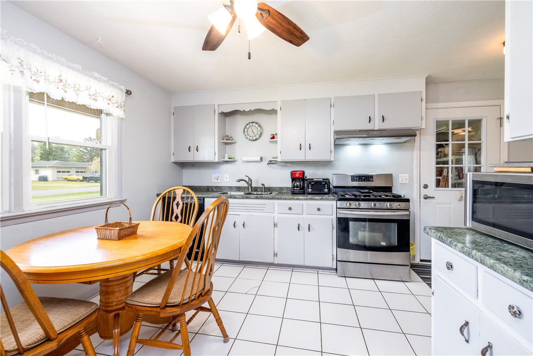 52 Leo Road Henrietta, NY 14623 - Photo 7 of 28