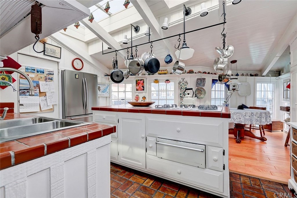 435 29th Street Manhattan Beach, CA 90266 - Photo 11 of 41