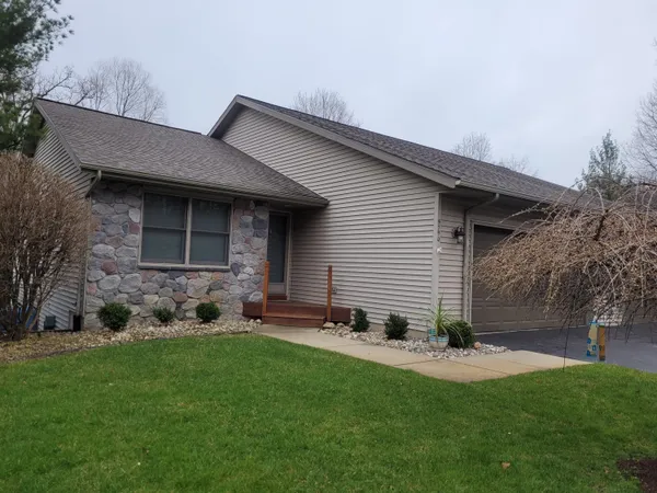 $2,295 | 5790 Wood Valley Road, Kalamazoo, MI 49009