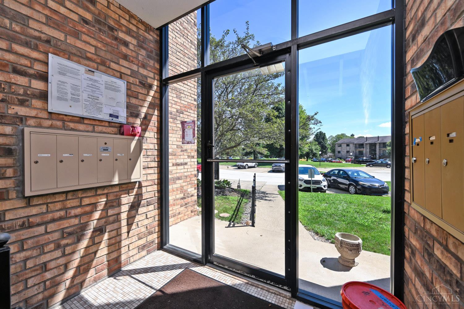 539 Davis Road, Unit 1 Cincinnati, OH 45255 - Photo 4 of 37 Gallery Image 4