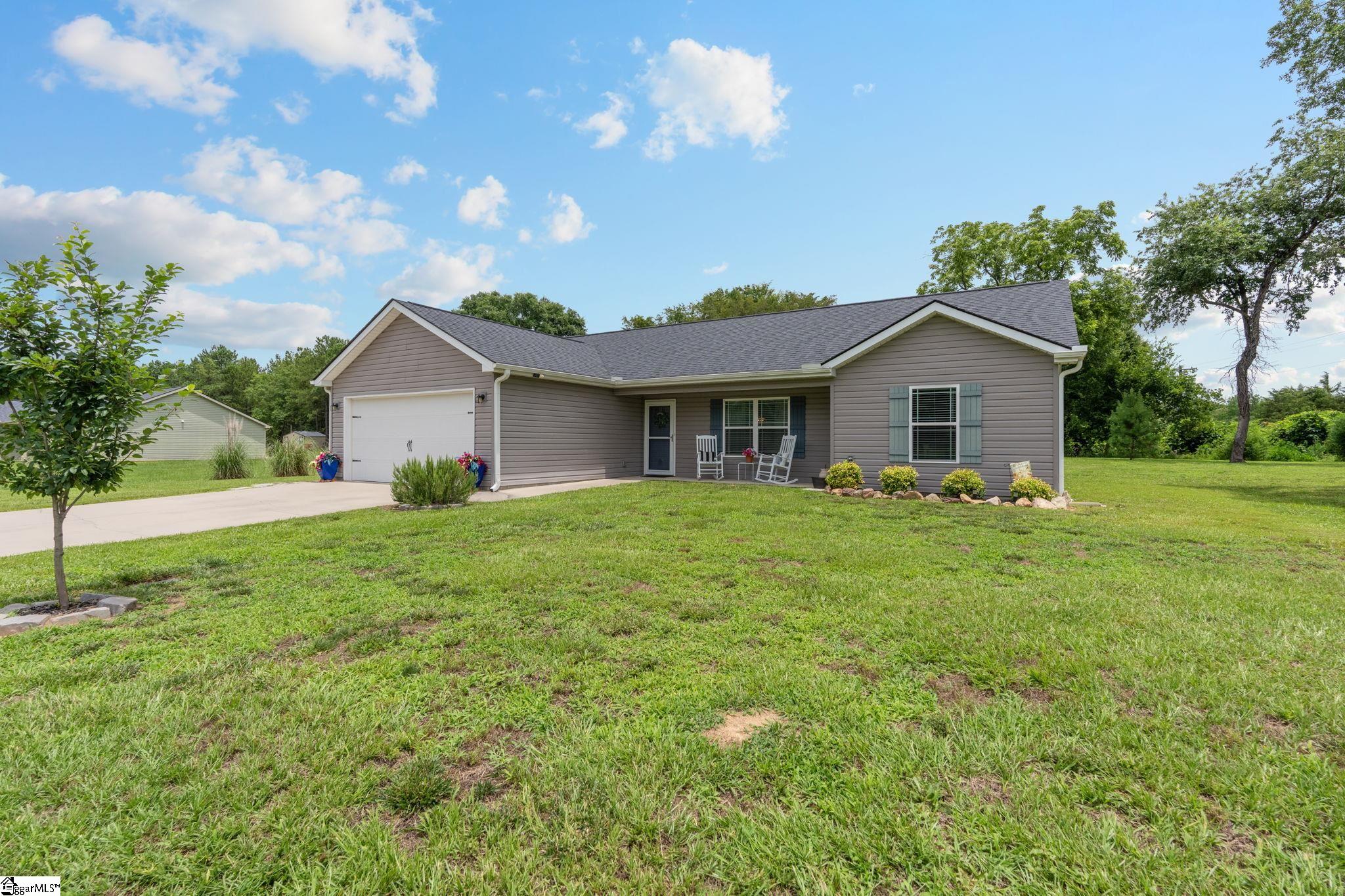 7607 Old Laurens Road Gray Court, SC 29645 - Photo 2 of 29