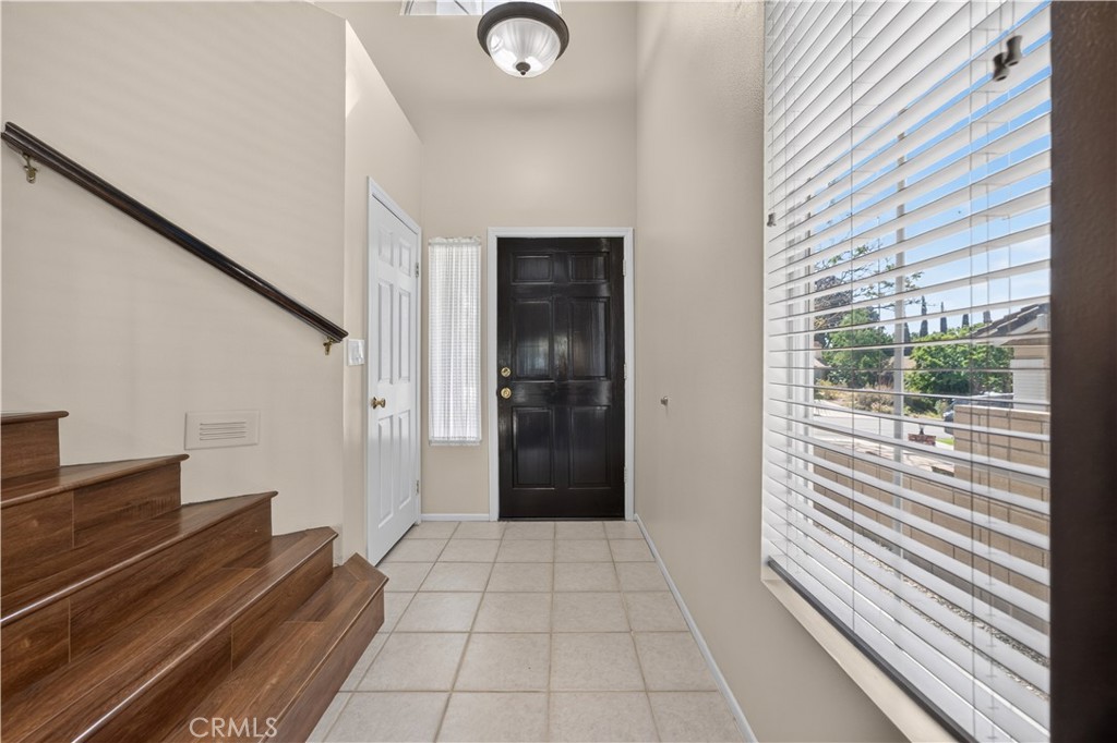 6156 Callaway Place Rancho Cucamonga, CA 91737 - Photo 7 of 53 Inside entrance