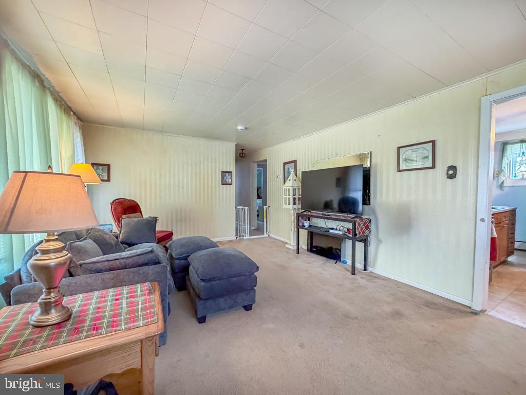 2751 Kruger Road Abington, PA 19001 - Photo 3 of 27