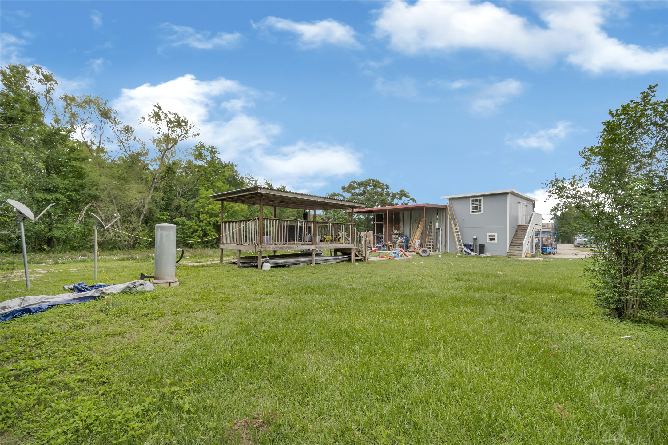 811 Coen Road Rosharon, TX 77583 - Photo 11 of 23 a front view of house with yard and trees