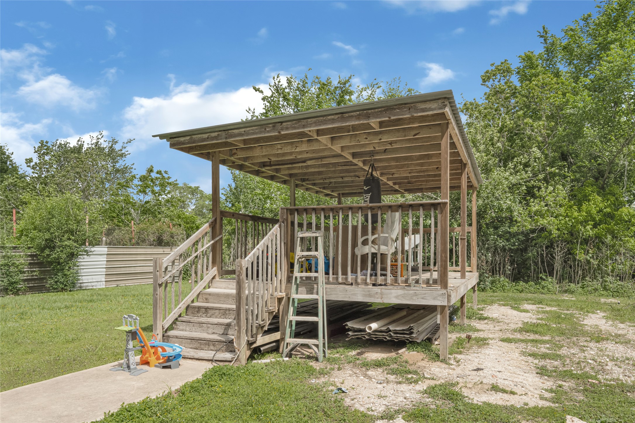 811 Coen Road Rosharon, TX 77583 - Photo 23 of 23 a view of a deck with a table and chairs