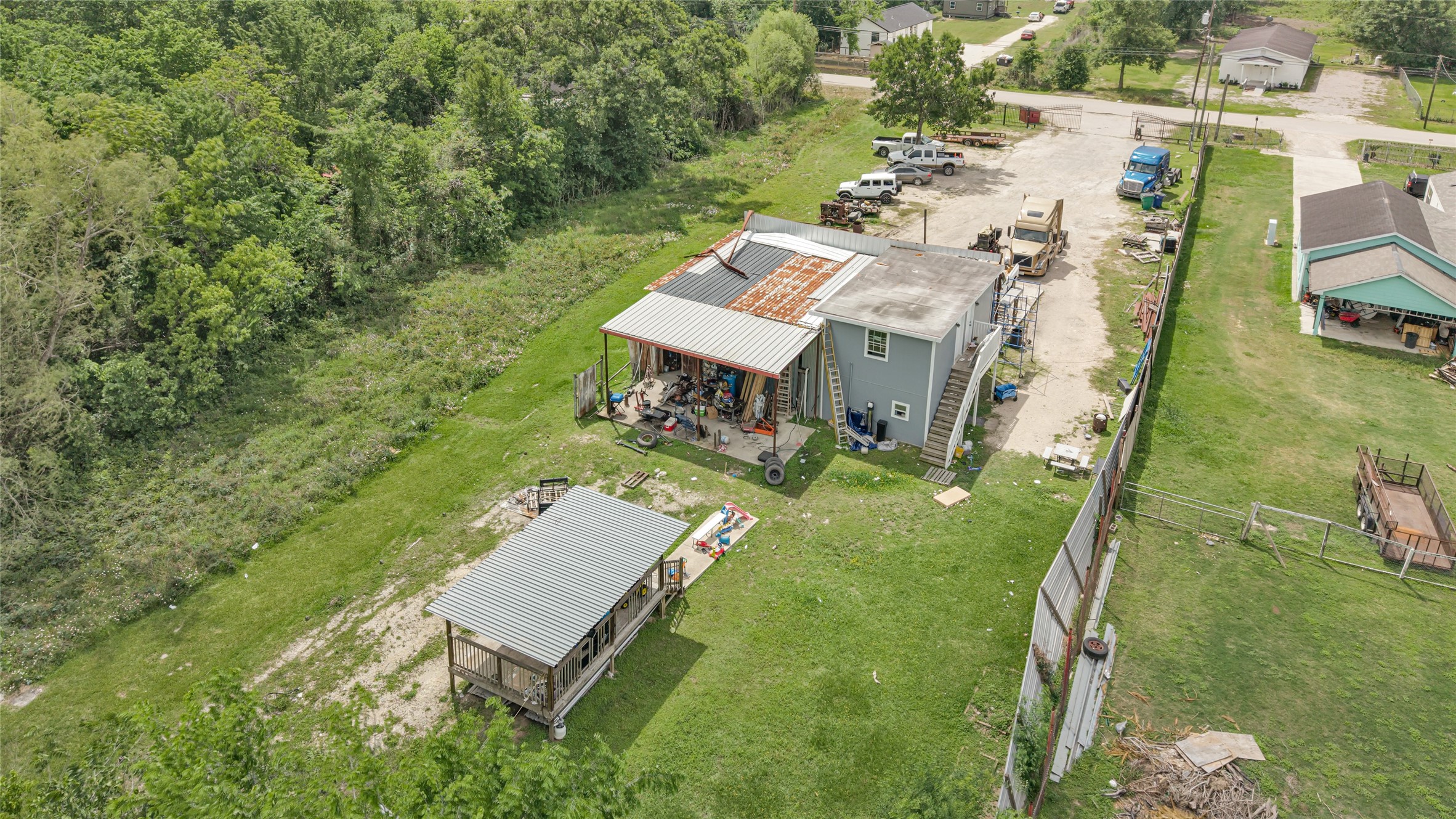 811 Coen Road Rosharon, TX 77583 - Photo 5 of 23 an aerial view of a house with a garden