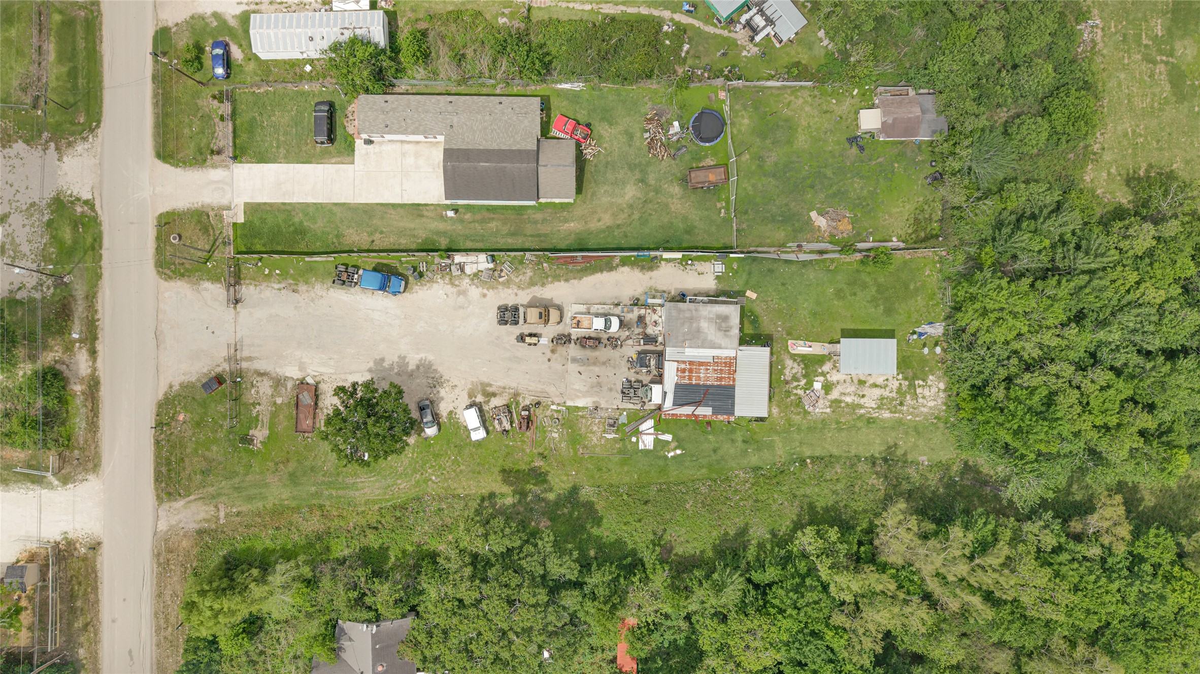 811 Coen Road Rosharon, TX 77583 - Photo 6 of 23 an aerial view of a house with a yard