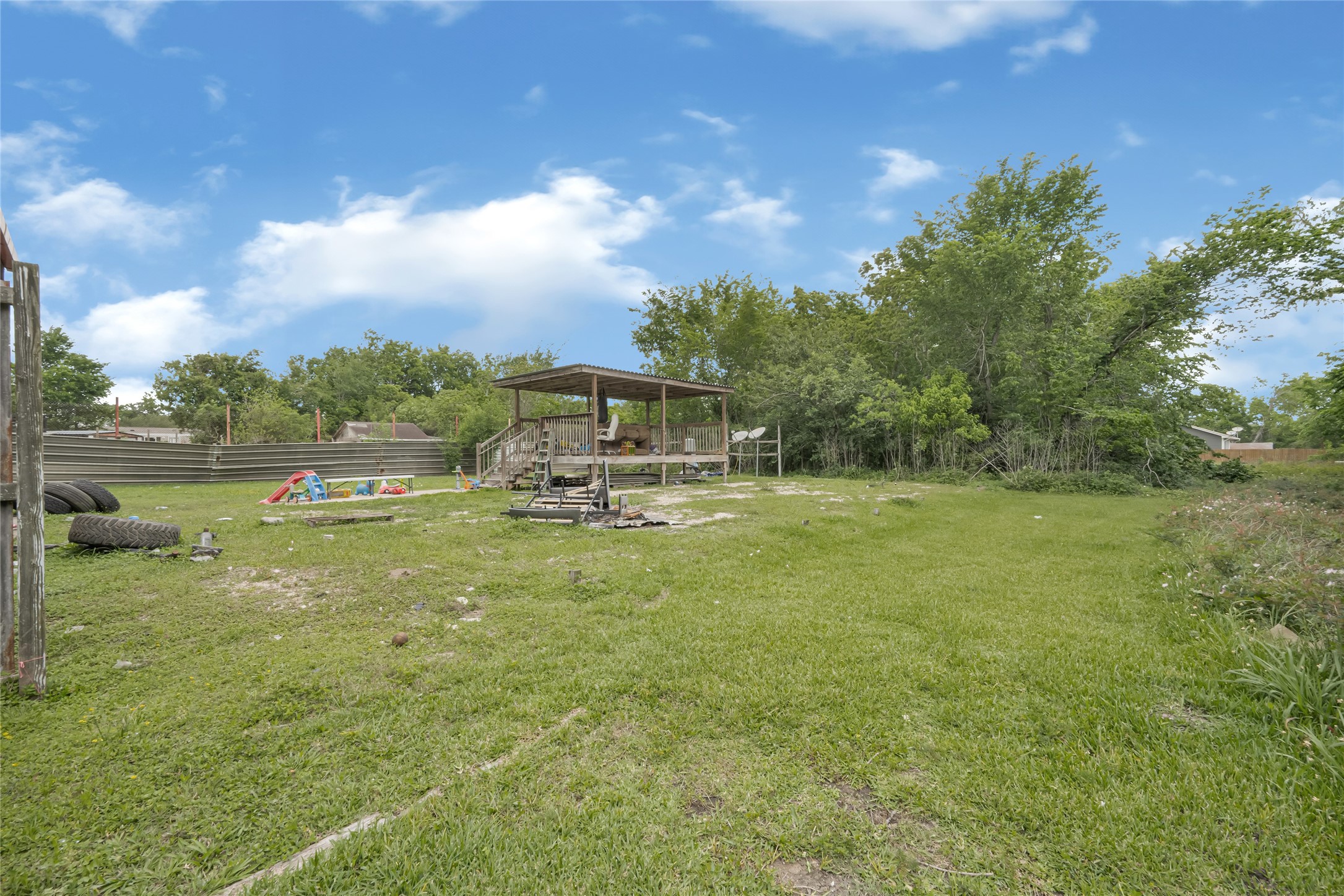 811 Coen Road Rosharon, TX 77583 - Photo 9 of 23 a view of a lake with houses