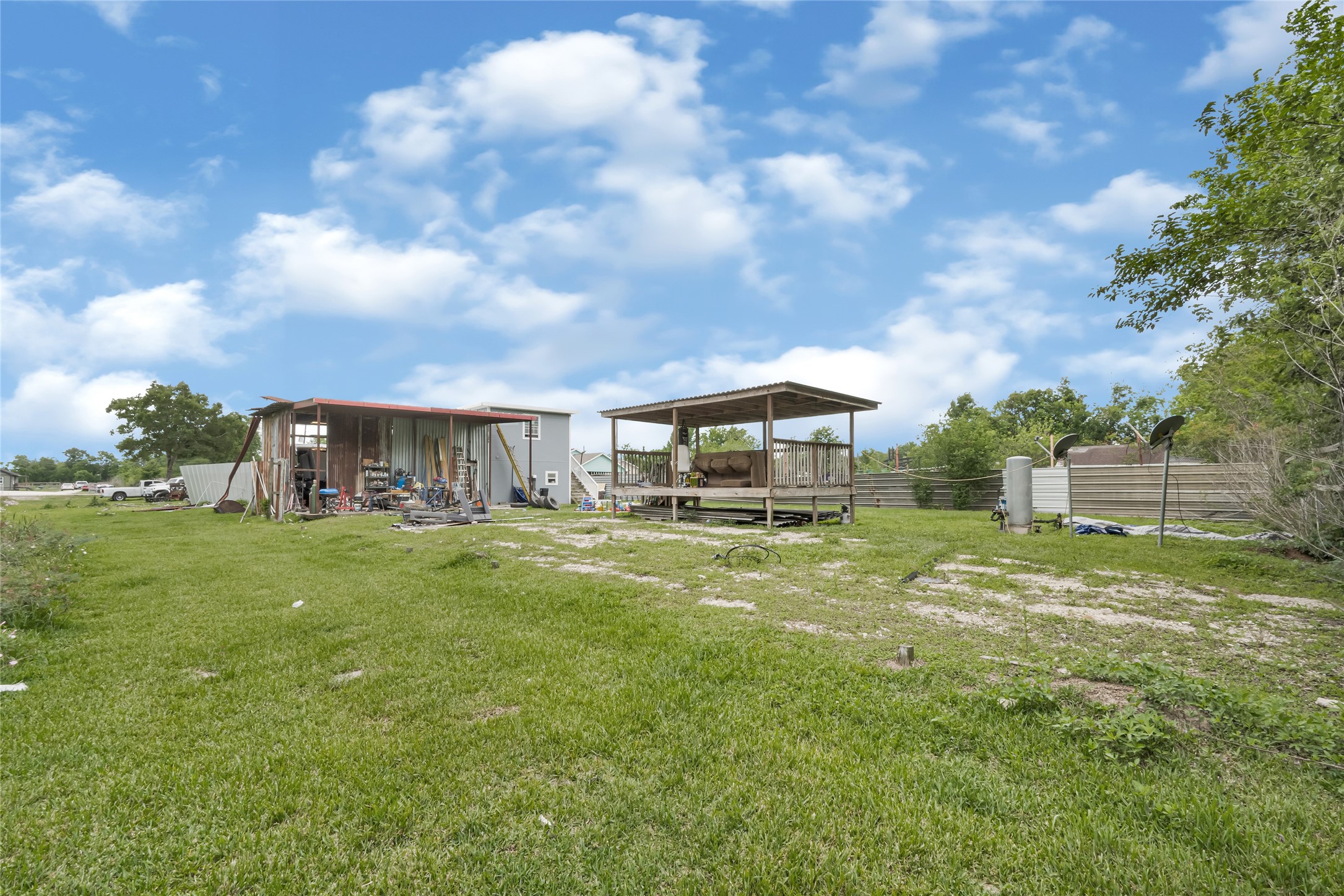 811 Coen Road Rosharon, TX 77583 - Photo 10 of 23 a backyard of a house with table and chairs