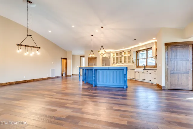 $1,700,000 | 194 Helms Ferry Road, Sharps Chapel, TN 37866