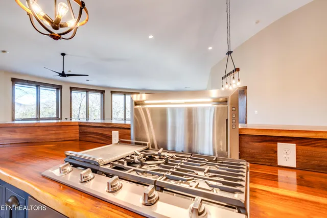 $1,700,000 | 194 Helms Ferry Road, Sharps Chapel, TN 37866