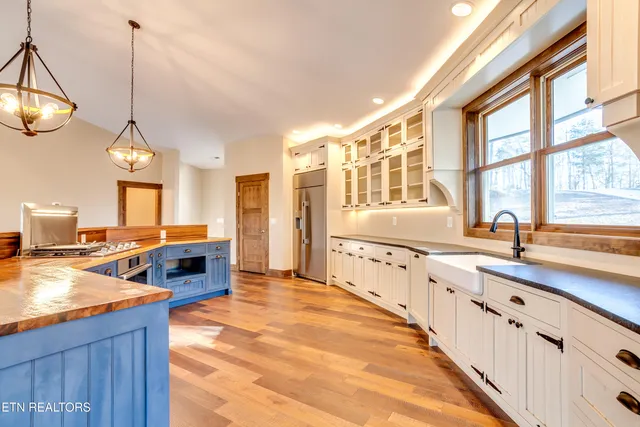 $1,700,000 | 194 Helms Ferry Road, Sharps Chapel, TN 37866