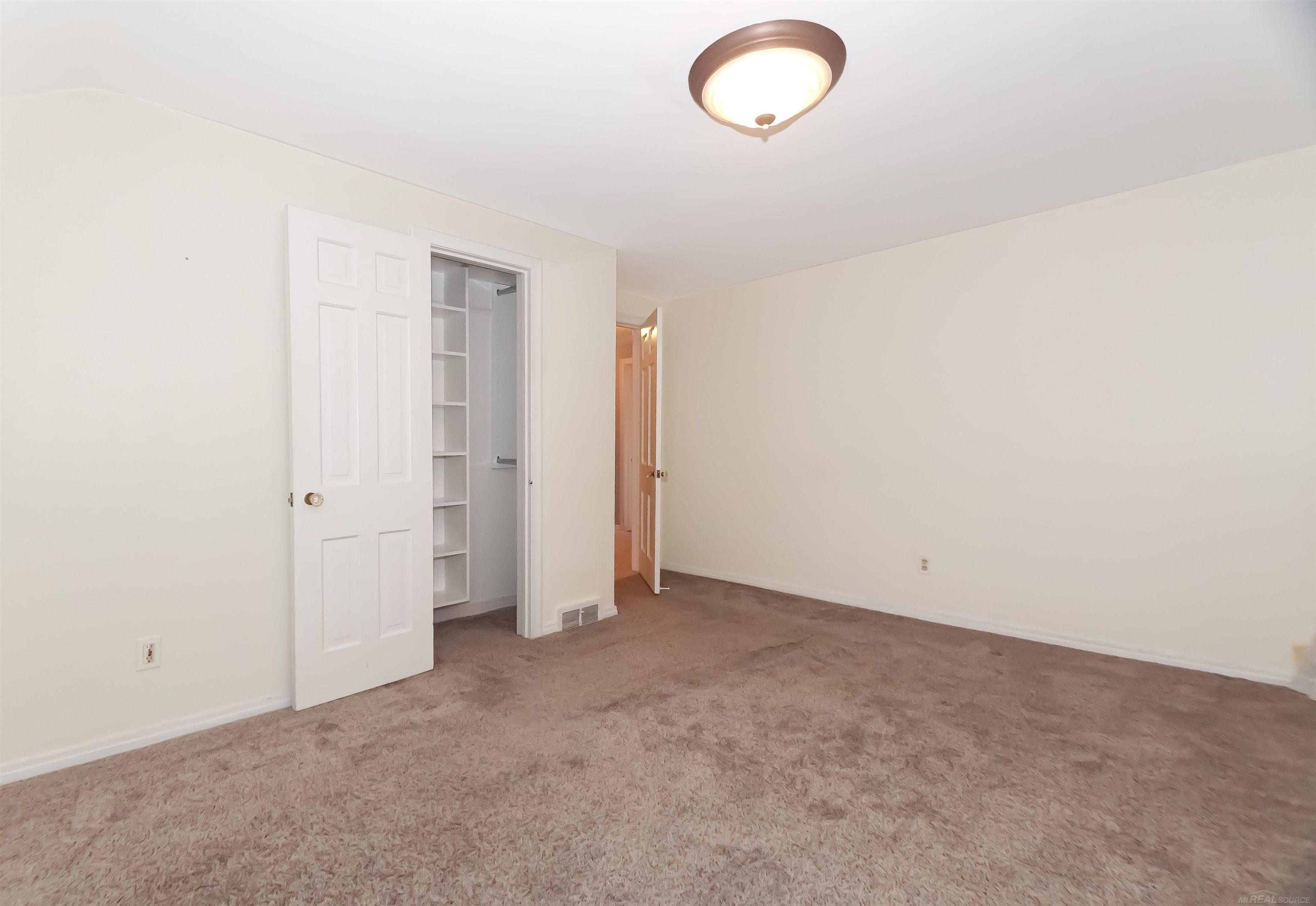 1891 Oxford Road Grosse Pointe, MI 48236 - Photo 21 of 34 50086280-20.JPG