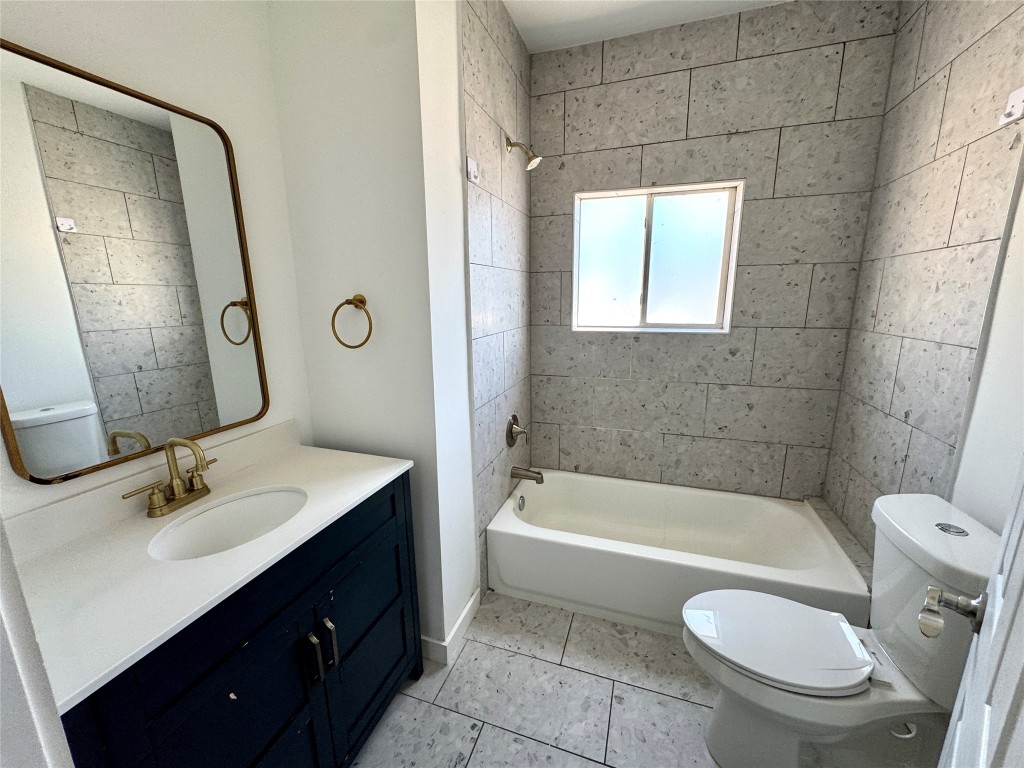 7 Hunt Street Houston, TX 77003 - Photo 11 of 23 a bathroom with a sink vanity mirror bathtub shower and a toilet