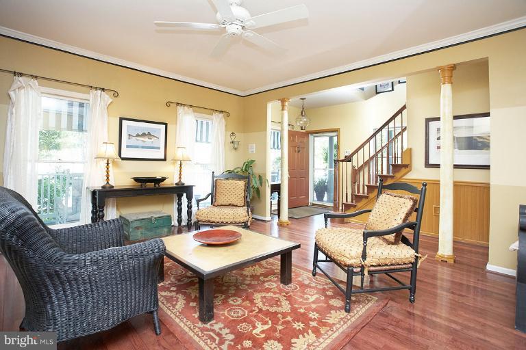 481 Tschiffely Square Road Gaithersburg, MD 20878 - Photo 2 of 30 Living Room