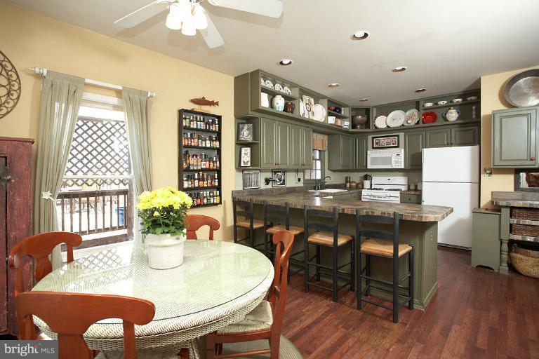 481 Tschiffely Square Road Gaithersburg, MD 20878 - Photo 12 of 30 Kitchen