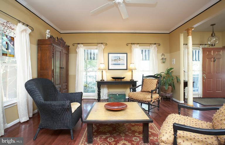 481 Tschiffely Square Road Gaithersburg, MD 20878 - Photo 15 of 30 Living Room