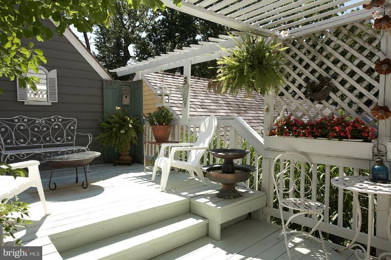 481 Tschiffely Square Road Gaithersburg, MD 20878 - Photo 17 of 30 Exterior Deck