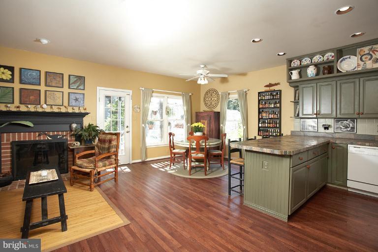 481 Tschiffely Square Road Gaithersburg, MD 20878 - Photo 19 of 30 Kitchen