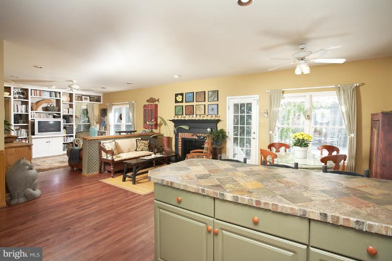 481 Tschiffely Square Road Gaithersburg, MD 20878 - Photo 20 of 30 Family Room