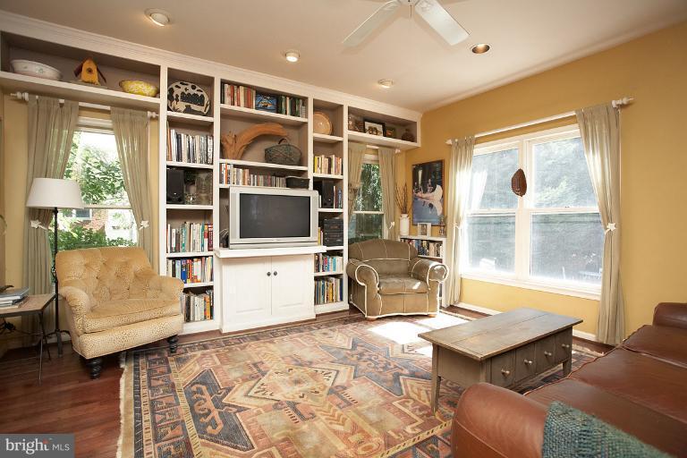 481 Tschiffely Square Road Gaithersburg, MD 20878 - Photo 3 of 30 Family Room