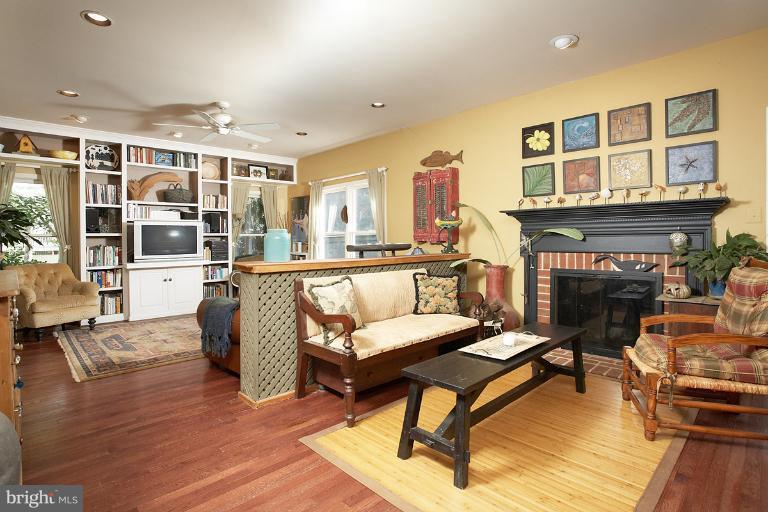 481 Tschiffely Square Road Gaithersburg, MD 20878 - Photo 25 of 30 Family Room