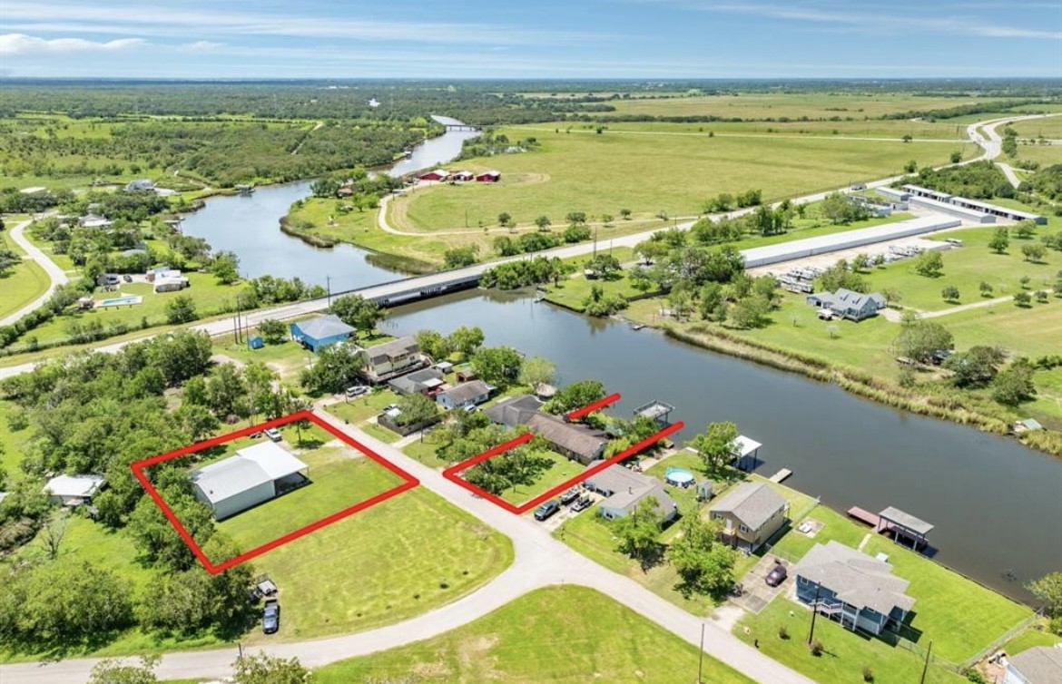 131 Bastrop Bayou Drive Angleton, TX 77515 - Photo 8 of 36