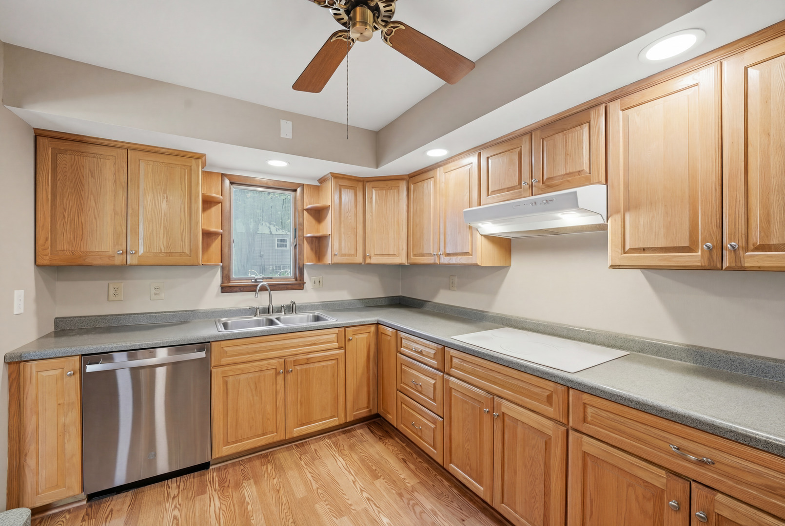323 East Dresser Road DeKalb, IL 60115 - Photo 8 of 37