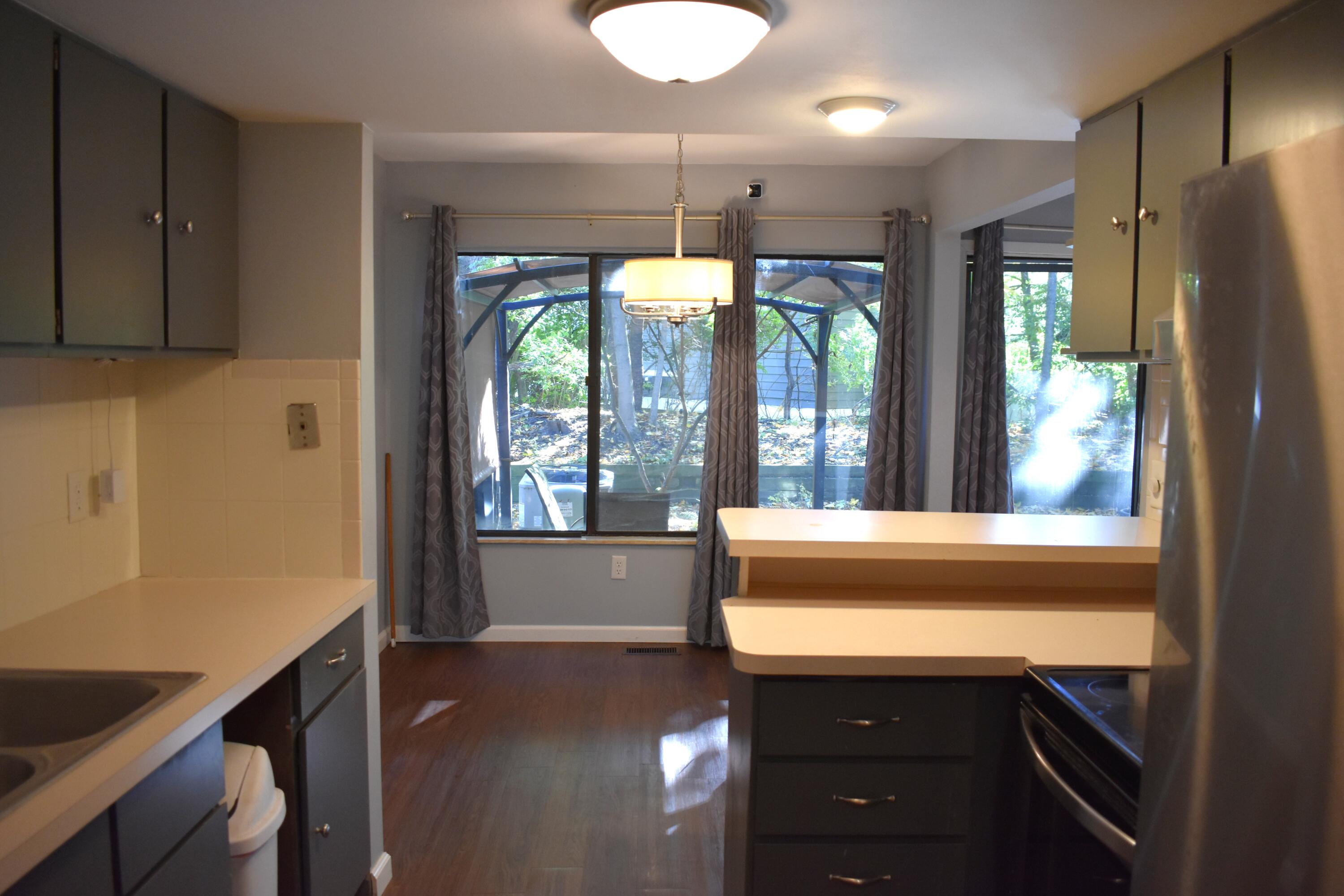 113 Inverness Court, Unit C Kalamazoo, MI 49006 - Photo 3 of 16 DSC_0568