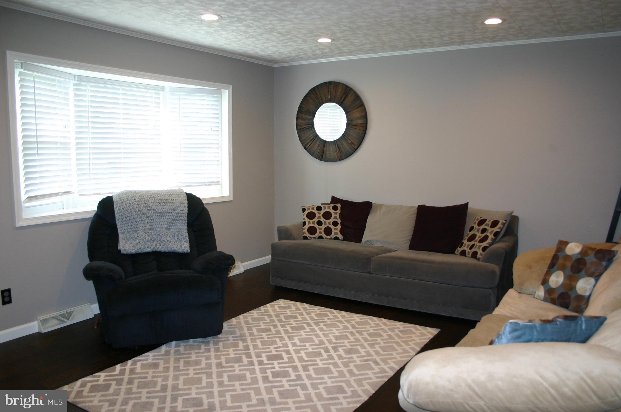 105 Red Mill Road Etters, PA 17319 - Photo 5 of 35 Living room