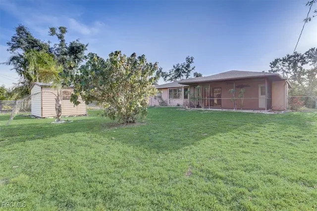 a view of a house with a yard