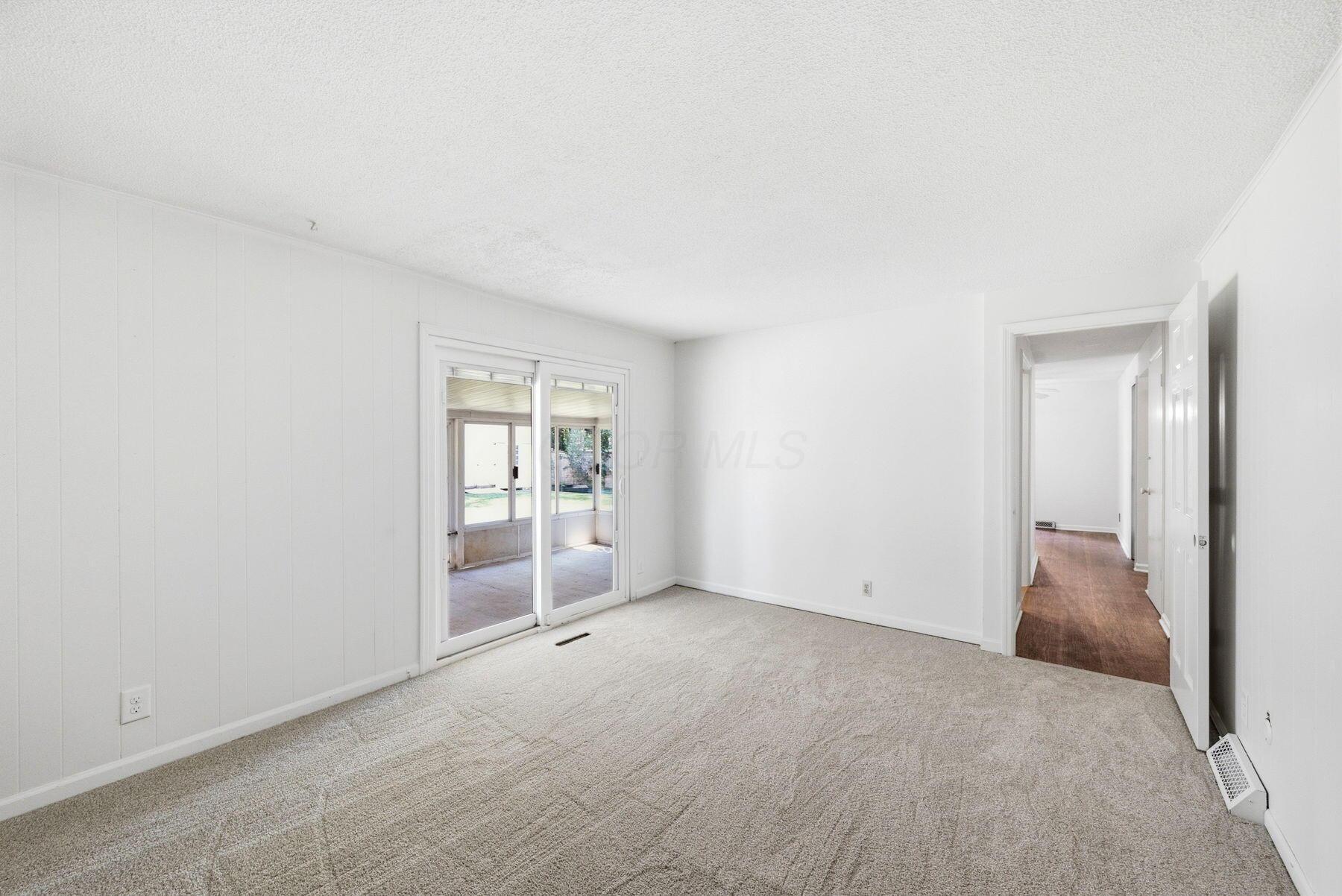 180 Landover Road Columbus, OH 43230 - Photo 34 of 60 1st floor family room