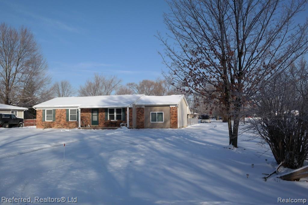 44064 Robson Road Belleville, MI 48111 - Photo 2 of 18 SAM_2246.jpg