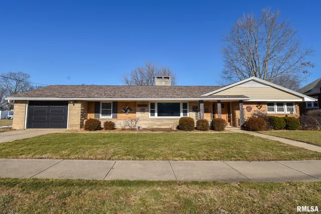 $219,900 | 307 Walnut Street, Washington, IL 61571