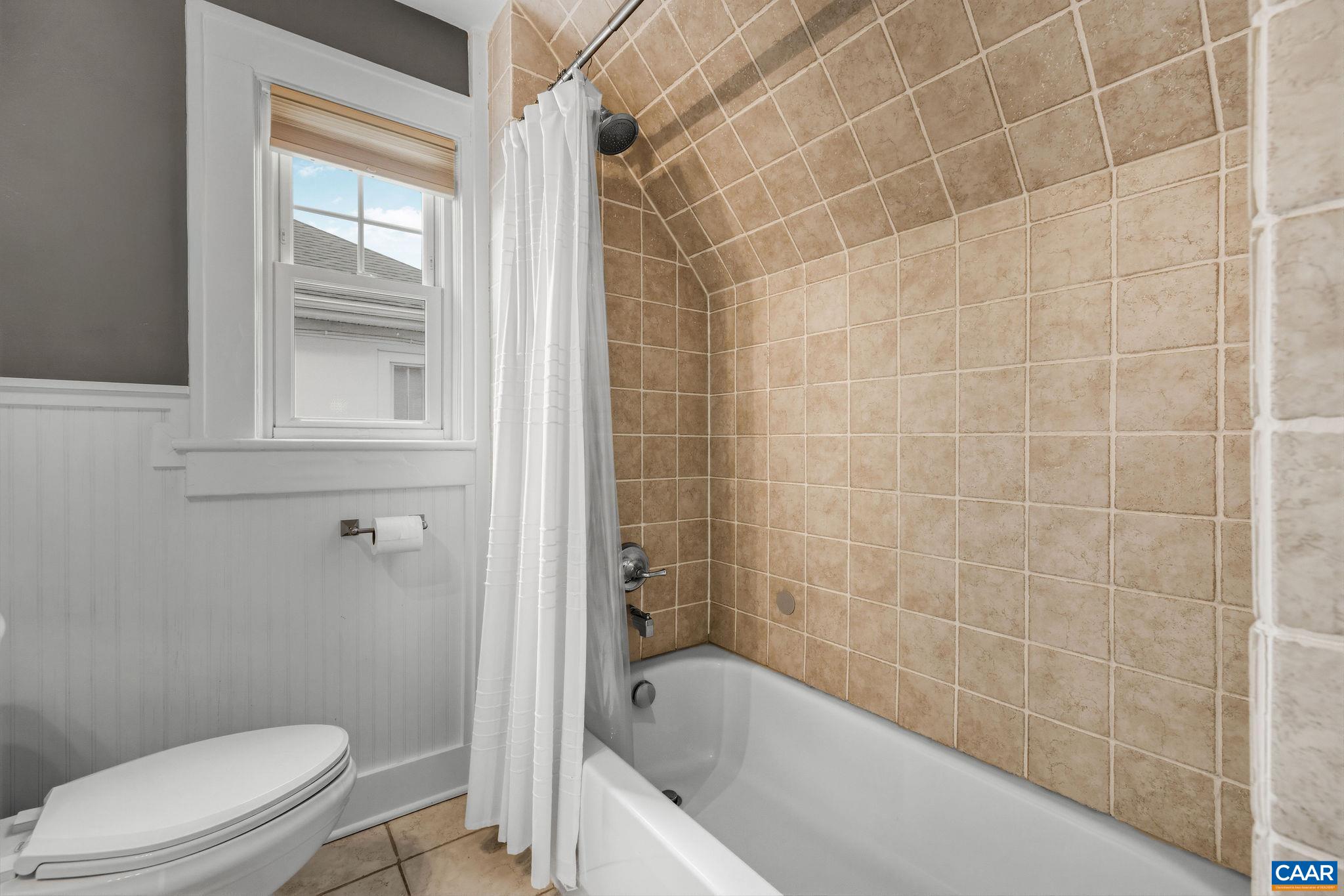 1105 Avon Street Charlottesville, VA 22902 - Photo 37 of 42 a bathroom with a bathtub and a toilet