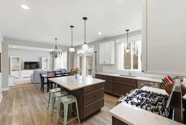 $600,000 | 8433 Sunnyview Road Southeast, Caledonia, MI 49316