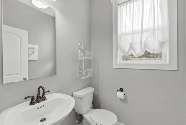 $600,000 | 8433 Sunnyview Road Southeast, Caledonia, MI 49316