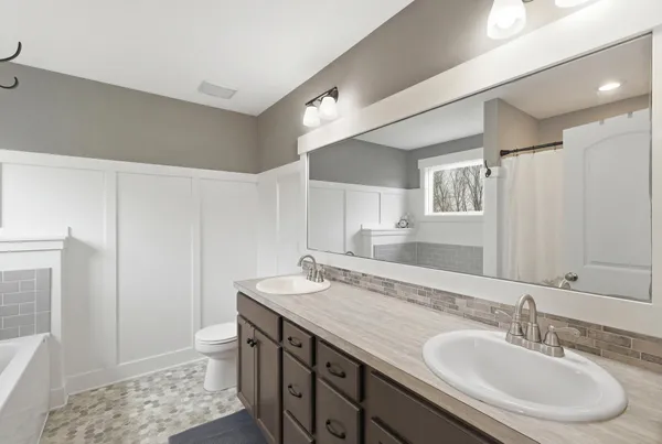 $600,000 | 8433 Sunnyview Road Southeast, Caledonia, MI 49316