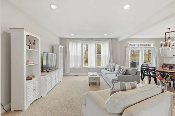 $600,000 | 8433 Sunnyview Road Southeast, Caledonia, MI 49316